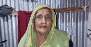 জীবিত থেকেও সরকারি কাগজে মৃত; বয়স্ক ভাতা হারালেন ৯৩ বছরের তারামন বিবি